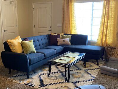 Living Room Ideas Yellow, Yellow Sofa Design, Blue And Mustard Living Room, Yellow Couch Pillows, Room Ideas Yellow, Mustard Living Rooms, Blue And Yellow Living Room, Blue Couch Living, Blue Couch Living Room