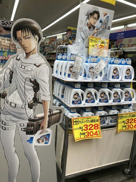 Levi Ackerman Cleaning, Levi Cleaning Wallpaper, Cleaning Levi, Bathroom Meme, Levi Cleaning, Levi Funny, Mr Clean, Cleaning Screens, Attack On Titan Funny