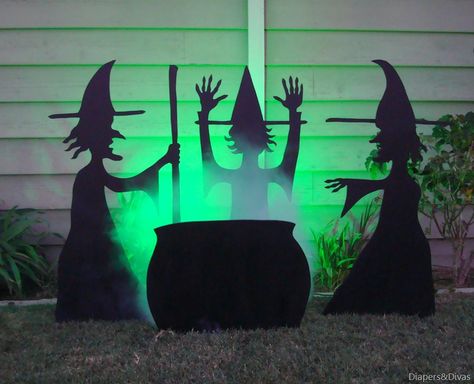 Okay, I must make these. I LOVE these!                                                                                                                                                     More Witch Cutout, Front Yard Halloween Decorations, Uhyggelig Halloween, Table Halloween, Hantverk Diy, Bubble Bubble, Casa Halloween, Adornos Halloween, Halloween Yard