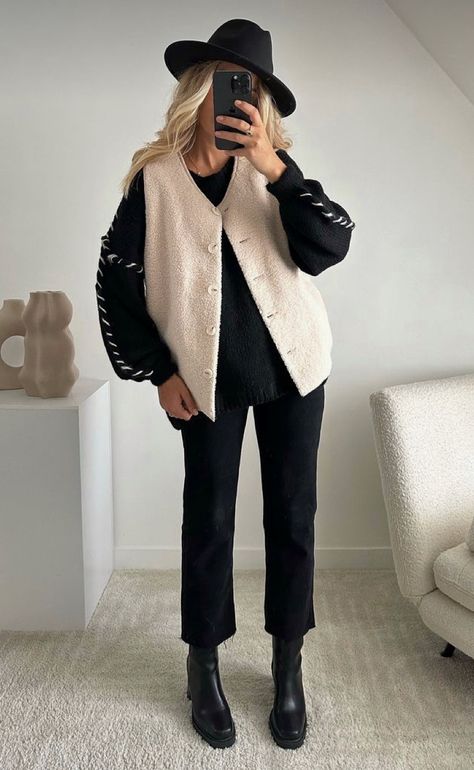 Gilet Outfit, Vest Outfits, Fashion Mode, Winter Fashion Outfits, Travel Outfit, Business Fashion, Jean Outfits, Daily Outfits, Autumn Winter Fashion