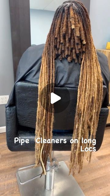 Loc Styles With Pipe Cleaners, Locs With Pipe Cleaners Style, Loc Pipe Cleaner Styles, Pipe Cleaner Locs, Pipe Cleaner Curls On Locs, Long Dreadlocks Styles, Flat Twist Loc Styles, Pipe Cleaner Loc Styles, Locs Hairstyles For Women Long