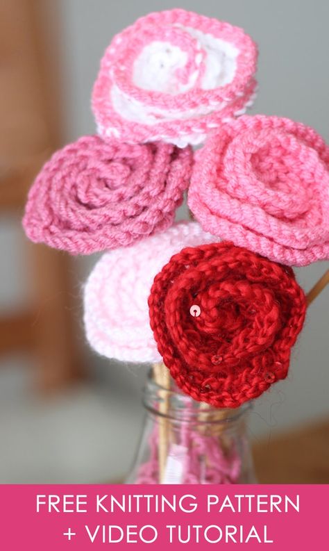 How to Knit Rose Flowers with Easy, Free Pattern + Video Tutorial by Studio Knit. Knitted Flowers Free, Knit Rose, Knitted Flower Pattern, Rose Flower Pattern, Studio Knit, Diy Mothers Day Gifts, Knitted Flowers, Mother's Day Diy, How To Knit