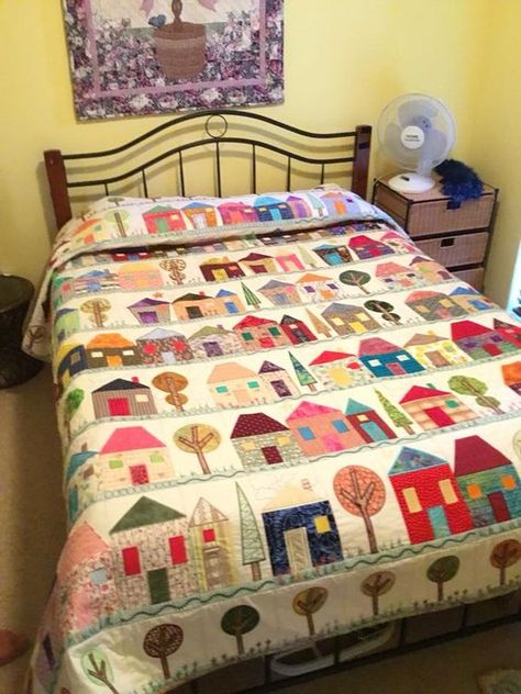 Houses Quilt, Colchas Quilting, House Quilt Block, House Quilt Patterns, Patchwork Quilting Designs, Appliqué Quilts, Quilt Square Patterns, Ppt Design, House Quilts