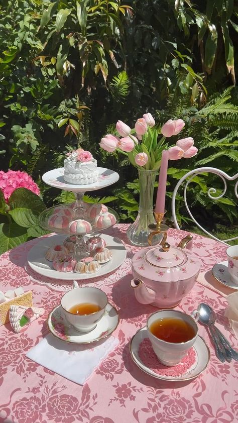 Tea Party Aesthetic, Valentines Tea, Tea Party Table Settings, Garden Princess, Tea Table Settings, Tea Party Outfit, Gingham Wallpaper, Sweet Tea Recipes, Pink Tea Party