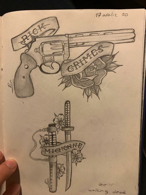 michonne and rick grimes guns Rick Grimes Tattoo Ideas, Michonne Drawing, The Walking Dead Desenho, Twd Doodles, Twd Drawings Easy, Twd Painting, Rick Grimes Tattoo, The Walking Dead Drawings, Twd Sketch