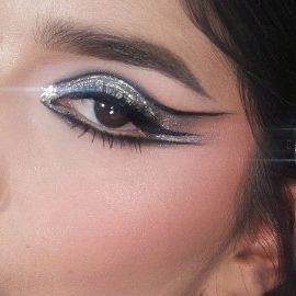 Black Swan Makeup Tutorial, Stargirl Makeup, Black Swan Makeup, Swan Makeup, Prom Makeup Look, Masquerade Makeup, Black Eyeliner Makeup, Cheer Makeup, Egyptian Makeup