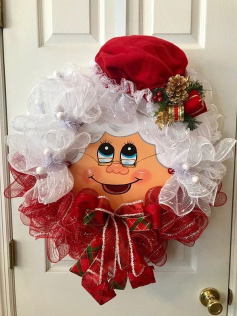 Isn’t this Mrs. Claus Deco Mesh Wreath with her sweet cheerful and smiley face a fun way to welcome your family and friends this Christmas Season. She would also be a great addition to your inside Christmas decor. This wreath was made in a pet free and smoke free home. Materials used: A wooden Reef Christmas, Mesh Wreath Christmas, Mesh Projects, Deco Mesh Christmas Wreaths, Mesh Wreath Diy, Santa Wreath, Christmas Mesh Wreaths, Christmas Front Doors, Christmas Wreaths To Make