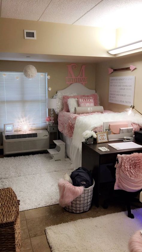 College Bedroom Decor, Dorm Room Styles, College Bedroom, Dorm Room Diy, Dorm Room Bedding, College Dorm Room Decor, Dorm Room Designs, Girls Dorm Room, Dorm Room Organization