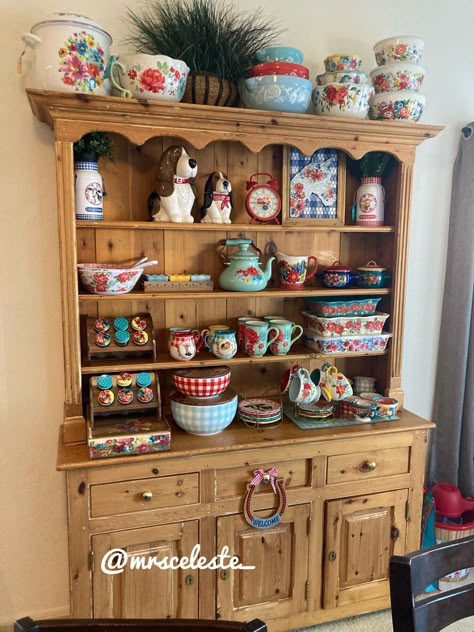 Pioneer Woman Dining Room, Pioneer Woman China Cabinet Display, Pioneer Woman Decorating Ideas, Farmhouse Pioneer Woman Kitchen, Pioneer Woman Display Ideas, Pioneer Woman Home Decor, Pioneer Woman Dining Room Decor, Pioneer Woman Furniture, Pioneer Woman Kitchen Decor Ideas