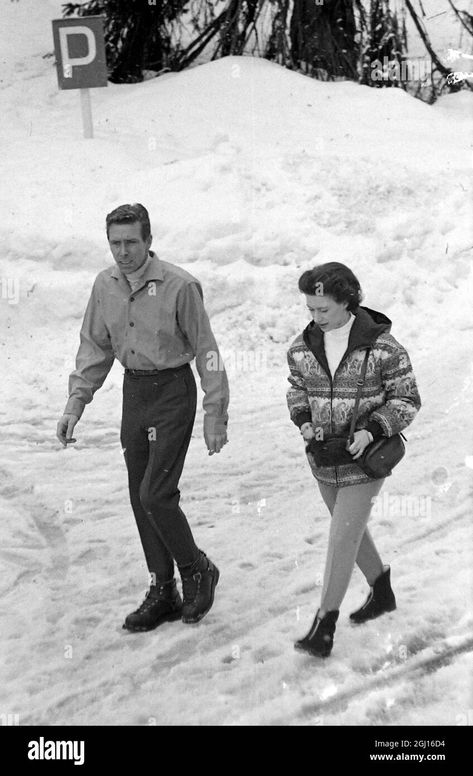 Download this stock image: PRINCESS MARGARET ROSE AND LORD SNOWDON AT SKI RESORT WALKING IN SWITZERLAND ; 28 MARCH 1963 - 2GJ16D4 from Alamy's library of millions of high resolution stock photos, illustrations and vectors. Lord Snowdon, Royal Family History, Margaret Rose, Princess Margaret, Image Processing, Ski Resort, Us Images, Queen Elizabeth, Royals