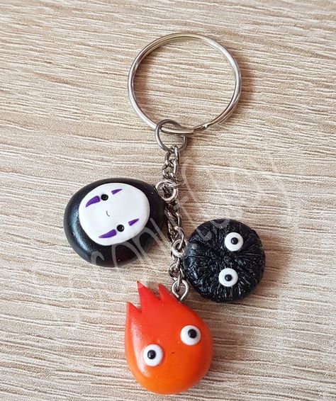 Studio Ghibli Clay Keychain, Anime Keychains Diy Clay, Diy Clay Keychain For Him, Clay Anime Keychain, Anime Polymer Clay Earrings, Anime Polymer Clay Ideas, Studio Ghibli Clay Charms, Polymer Clay Studio Ghibli, Clay Keychain Ideas Aesthetic