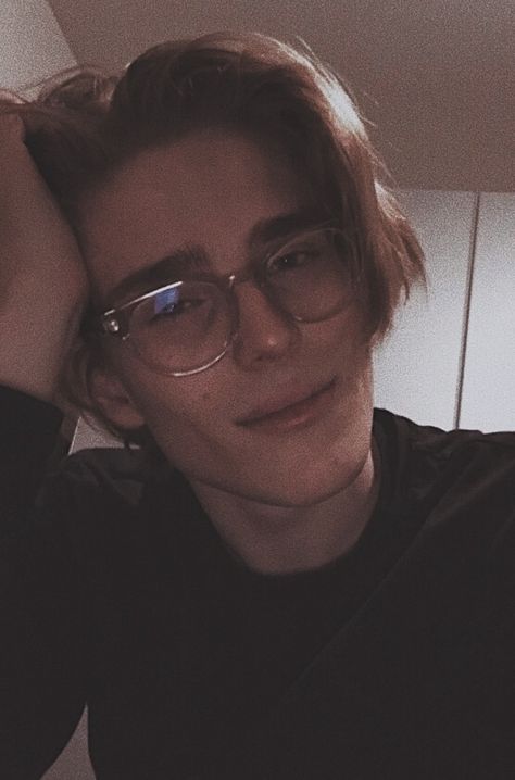 𝐛𝐞𝐧𝐣𝐚𝐦𝐢𝐧 𝐚𝐬𝐭𝐨𝐧 Benjamin Aston, Feeling Trapped, Character Inspiration, Models, Feelings, The Originals, Stars, Quick Saves