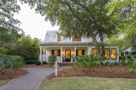 12 Cobalt Lane - Bluffton - SC | Palmetto Bluff Palmetto Bluff Homes, White Siding, Ranch Exterior, Palmetto Bluff, Bluffton Sc, Small Farmhouse, Low Country, Curb Appeal, New Construction