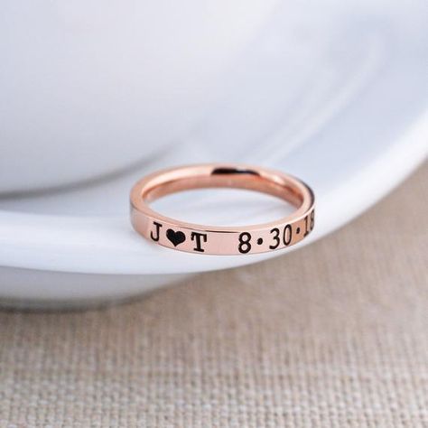 Relationship Bracelet, Anniversary Gifts For Girlfriend, Rings Pandora, Diy Anniversary Gift, Christmas Products, Diy Anniversary, Girlfriend Anniversary, Gifts For Girlfriend, Engraved Ring