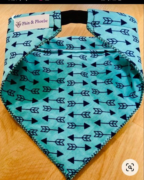 Dog Bandanas Ideas, Dog Bandanna Pattern Free, Dog Sewing Projects, Diy Y2k Clothes, Dog Bandana Tutorial, Diy Y2k, Dog Bandana Diy, Pet Clothes Patterns, Dog Clothes Patterns Sewing