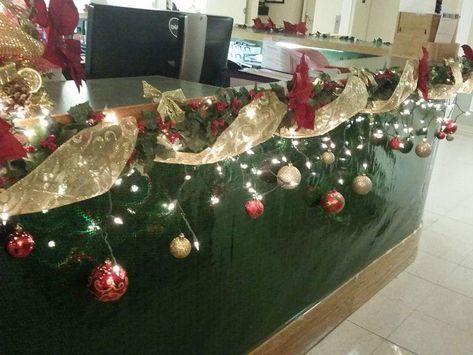 Front Desk Christmas Decorations, Christmas Decor Ideas For Hospital, Christmas Decor Ideas Doctors Office, Nurse Station Christmas Decorations, Nursing Unit Christmas Decor, Nurse Station Christmas Decor, Nurses Station Christmas Decor, Office Stockings, Office Xmas Decorations