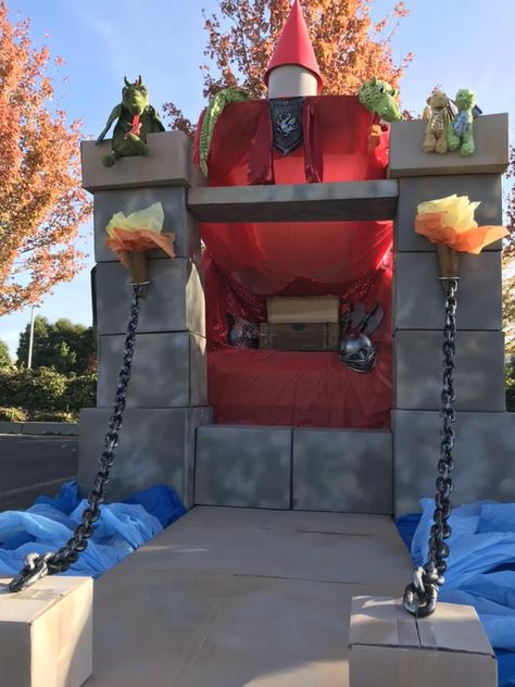 Castle Theme Trunk Or Treat, Knight Trunk Or Treat, Medieval Trunk Or Treat Ideas, Princess Float Parade Ideas, Dragon Float Parade, Castle Themed Trunk Or Treat, Medieval Parade Float, Shrek Homecoming Float, Dungeons And Dragons Trunk Or Treat