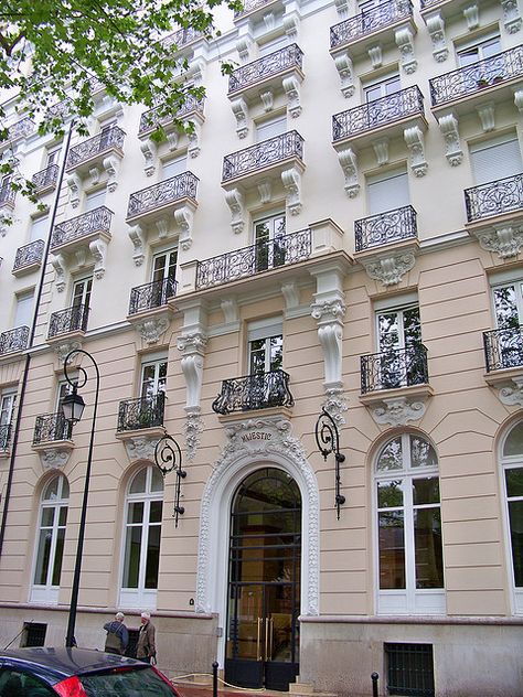 Vichy Façade Vichy France, Apartment Building, The Good Place, Art Nouveau, Art Deco, Apartment, France, House Styles, Architecture