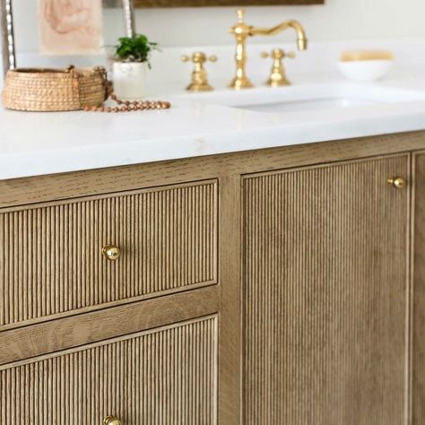 According to trend hunters, the next upcoming micro trend in interior design is  the ribbed surface. #interiordesign Cabinet Door Styles, Diy Drawers, Bad Inspiration, Subway Tiles, Home Luxury, Chic Bathrooms, Counter Tops, Door Styles, Beautiful Bathrooms