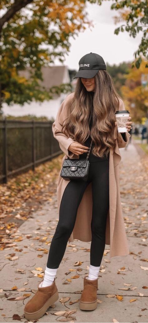 Cute Fall City Outfits, Autumn Trendy Outfits, Beanie Styles For Women, Casual Uggs Outfit, Winter Disneyland Outfits Women, Pennsylvania Outfits, Snow Day Outfits For Women, Baseball Hat Outfit Fall, Outfits With Sweatshirts