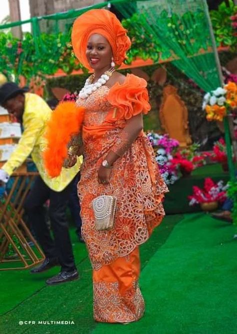 Madam Blouse, Lace Blouse Styles, Nigerian Wedding Dresses Traditional, Elegant Flower Girl Dress, Nigerian Wedding Dress, Igbo Bride, African Blouses, African Lace Styles, New Look Fashion