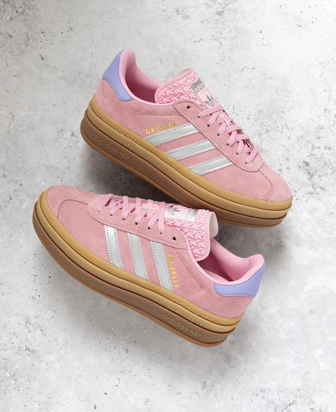 Pink Adidas Outfit, Bermuda Pink, Girls Shoes Teenage, Cute Running Shoes, Pretty Sneakers, Preppy Shoes, Pretty Shoes Sneakers, Cute Nike Shoes, Girly Shoes