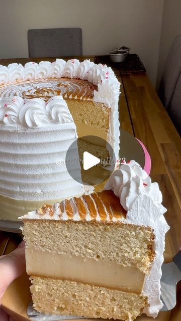 Flan Tres Leches, Tres Leches Flan Cake, Pastel Tres Leches Receta, Tres Leches Cake Recipe With Box Cake, Layered Tres Leches Cake, Tres Leches Cake Decoration Ideas, Tres Leches Birthday Cake, Flan Cakes, Flan Pan