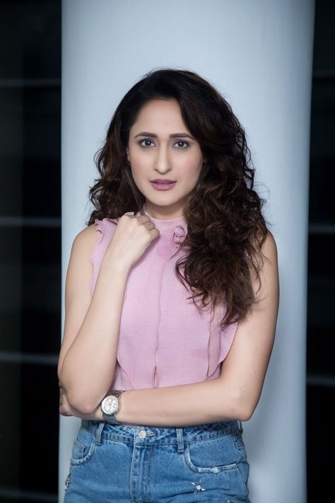 Pragya Jaiswal Pragya Jaiswal, Anushka Photos, Latest Pics, Bollywood Actress, Actresses, Entertainment, Crop Tops, Celebrities, Women's Top