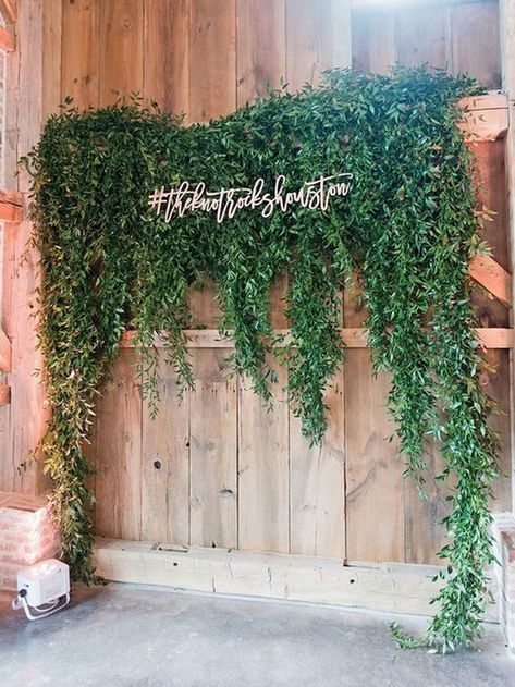 Wedding Hashtag Sign, Greenery Wedding Decor, Wedding Reception Backdrop, Photo Backdrop Wedding, Wedding Hashtag, Wedding Photo Booth, Greenery Wedding, Close Friends, Photo Backdrop