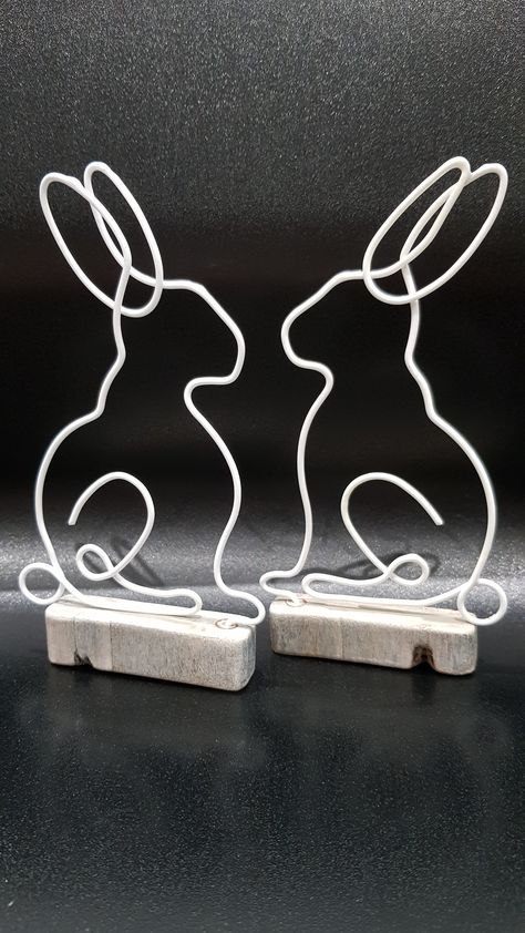 Easter bunny rabbits Wire Bunny, Easter Bunny Template, Rabbit Crafts, Wire Knitting, Recycled Metal Art, Rabbit Sculpture, Knitted Toys Free Patterns, Wire Tutorials, Wire Art Sculpture