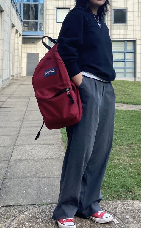 Black sweatshirt grey wide leg trousers white top silver jewellery maroon jansport backpack red converses uni outfits ideas school autumn spring Red Backpack Outfit, Converse Outfit Korean, Red Converse Outfit Ideas, Maroon Converse Outfit, Converse Red Outfit, Backpack Outfits, Grey Wide Leg Trousers, Red Converse Outfit, Outfit Ideas School