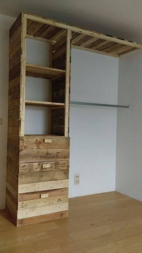 Closets Con Madera Reciclada Para Decorar Tu Hogar Diy Pallet Clothes Storage, Pallet Wardrobe, Pallet Closet, Closet Remodel, Bedroom Closet Design, Pallet Furniture Bedroom, Diy Closet, Diy Home Furniture, Room Design Bedroom