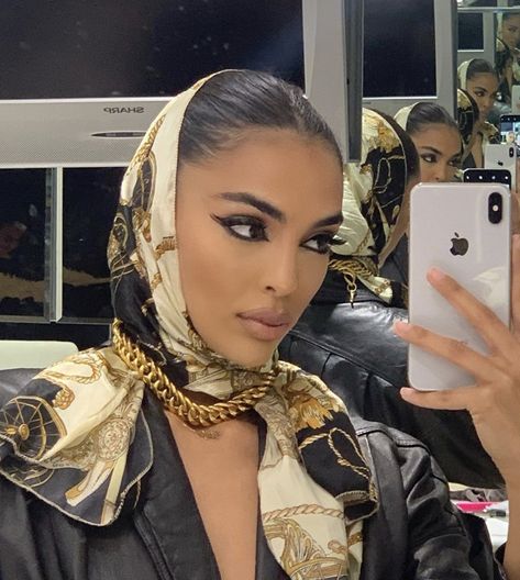 Sandra Shehab, Scarf Aesthetic, Brown Girls Makeup, Chic Dress Classy, Elegant Outfit Classy, Head Scarf Styles, Penteado Cabelo Curto, Dope Fashion, How To Wear Scarves