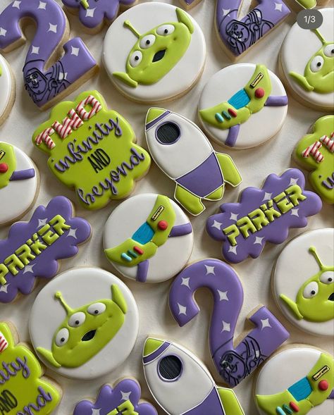 Buzz Light Year Cookies Decorated, Pizza Planet Cookies, Buzz Light Year Cake Pops, Buzz Lightyear Cake Pops, Buzz Lightyear Cookies Decorated, Buz Light Year Birthday Ideas, Two Infinity And Beyond Birthday Cookies, Buzz Light Year Cookies, Buzzlight Year Birthday Theme