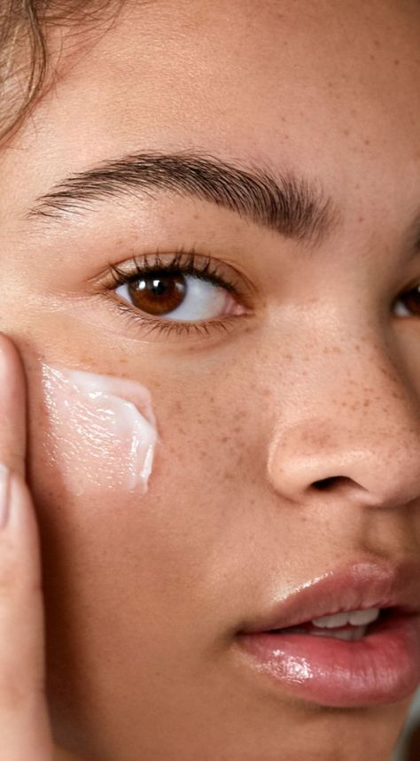 Niacinamide And Peptides: Ultimate Skincare Routine In 2023? Skin Photoshoot, Skincare Texture, Face Texture, True Botanicals, Skincare Products Photography, Cream Texture, Cream Face, Glow Skin, Beauty Products Photography