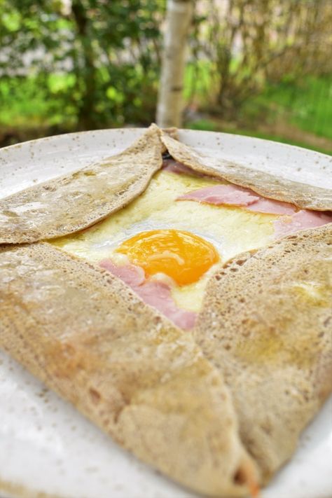 Galette bretonne complète - galette oeuf, jambon, fromage French Dishes, Nourishing Foods, French Cooking, Beignets, Menu Restaurant, Sweet Savory, I Love Food, Brunch Recipes, Street Food