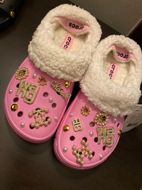 High Heel Sandals Platform, Fluffy Shoes, Crocs Fashion, Crocs Boots, Fab Shoes, Cute Slippers, Cute Sneakers, Fresh Shoes