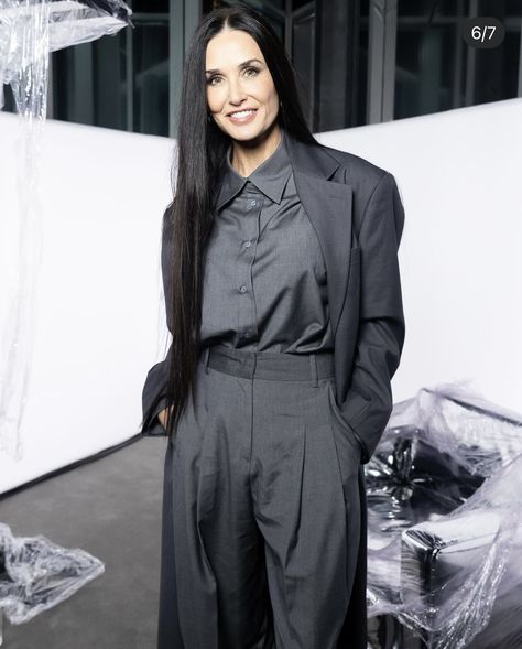 Demi Moore Hair, Demi Moore Now, Simple Work Outfits, Dandy Style, Witch Outfit, Demi Moore, Evening Outfits, Perfect Woman, Dress Codes