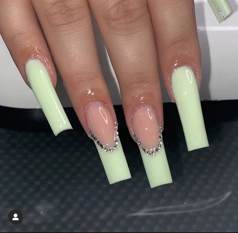 Graduation Nails Ideas, Mobile House, Green Acrylic Nails, Tapered Square Nails, Retro Nails, Graduation Nails, Tapered Square, Vibrant Nails, French Acrylic Nails