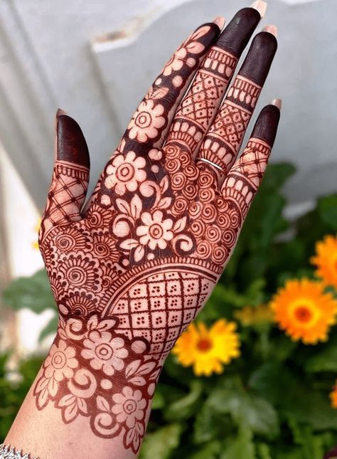 Beautiful Simple Mehndi Design, Front Mehndi Design, Legs Mehndi Design, Mehndi Designs For Kids, Very Simple Mehndi Designs, Simple Mehndi Designs Fingers, Full Mehndi Designs, Mehndi Design Pictures, Modern Mehndi Designs