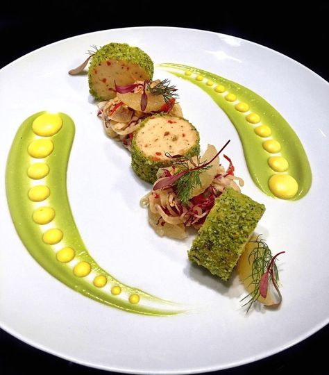 Plating Food Presentation, Food Presentation Ideas, Crusted Shrimp, Food Plating Design, Salad Presentation, Gastronomic Food, Fine Dining Plating, Fancy Food Presentation, Salad Design