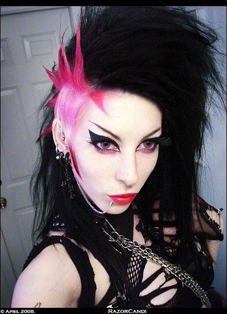 deathrock Perky Goth, Goth Hairstyles, Razor Candi, Gothic People, Modern Goth, Punk Woman, Goth Subculture, Goth Model, Goth Hair