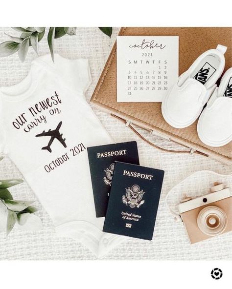 Travel Announcement Ideas, Travel Gender Reveal Ideas, Honeymoon Baby Announcement, Airplane Baby Announcement, Aviation Baby Announcement, Vacation Baby Announcement, Travel Baby Announcement, Travel Pregnancy Announcement, Pregnancy Reveal To Husband First