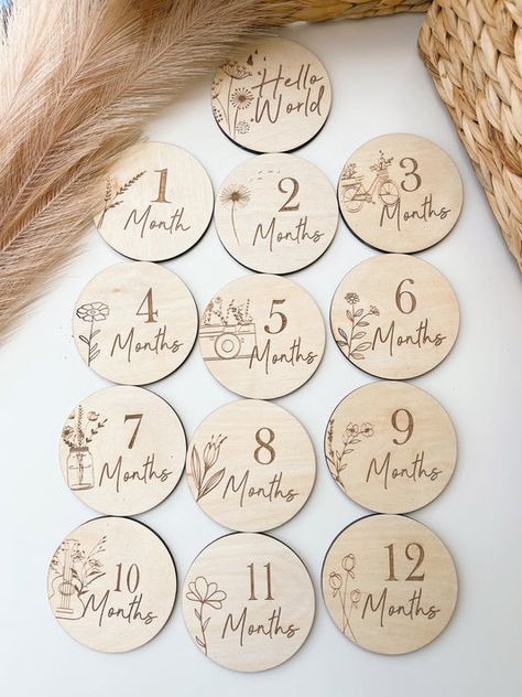 Xtool M1 Project Ideas, Baby First Year, Wooden Milestone, Milestone Discs, Baby Milestone Photos, First Year Photos, Unique Baby Shower Gifts, Baby Album, Baby Milestone