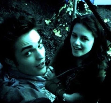 Uk Icon, Twilight Aesthetic, Twilight 2008, Fairy Grunge Aesthetic, Twilight Photos, Twilight Film, Twilight Pictures, Edgy Aesthetic, Aesthetic Edits