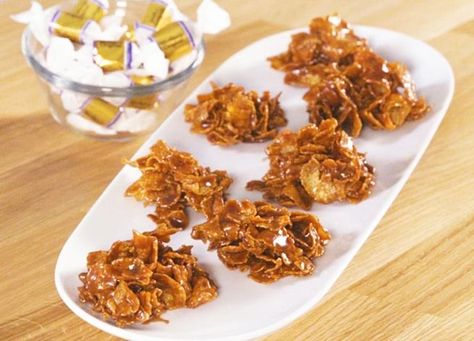 Caramel Cluster Crunch – a crispy treat made with Soft Caramels. Chocolate Caramel Pretzels, Werthers Original, Crunch Recipe, Caramel Tart, Caramel Crunch, Soft Caramel, Candy Recipes Homemade, Christmas Candy Recipes, Caramel Cookies