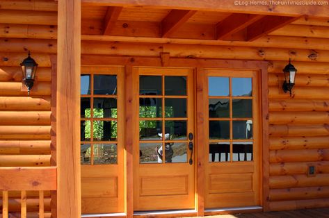 Cabin Front Door Ideas, Cabin Front Door, Log Cabin Exterior, Homes In Florida, Log Houses, Luxury Log Cabins, Log Home Living, Home Door Design, Cabin Exterior