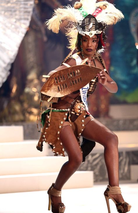 Miss Zimbabwe Tania Tatenda Aaron in traditional costume at the at the Miss International Beauty Pageant final in Tokyo, Japan - Friday 9 November 2018 Ancient Zimbabwe, Zimbabwe Women, 9 November, Pictures Of The Week, Traditional Costume, African Wedding, Beauty Pageant, Zimbabwe, Bbc News