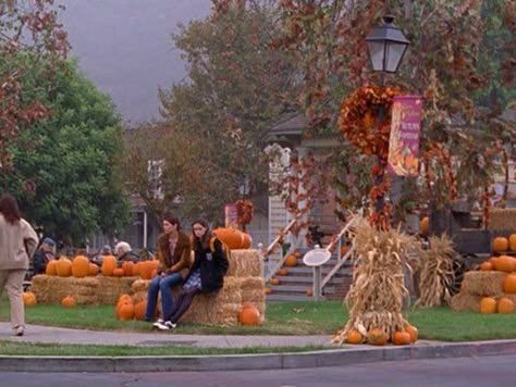 Happy First Day Of October, First Day Of October, Gilmore Girls Fall, Kaptan Jack Sparrow, Gilmore Girls Seasons, Autumn Wallpaper, Fall Mood Board, Gilmore Girl, Girls Fall