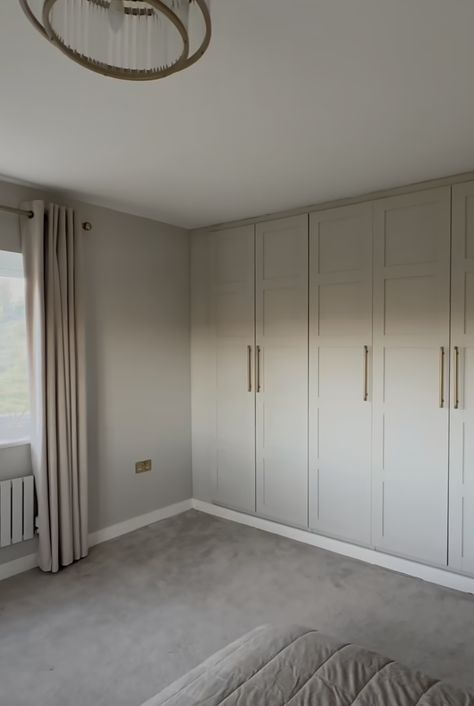 b424dd65037487d7bb9cf0e37a8d777f8ca3ad91cf75eef54e5d50aeb6cd83d3 Ikea Fitted Wardrobes, Diy Fitted Wardrobes, Ikea Built In Wardrobes, Diy Built In Wardrobes, Ikea Wardrobe Hack, Ikea Pax Closet, Ikea Built In, Bedroom Built In Wardrobe, Hack Ikea